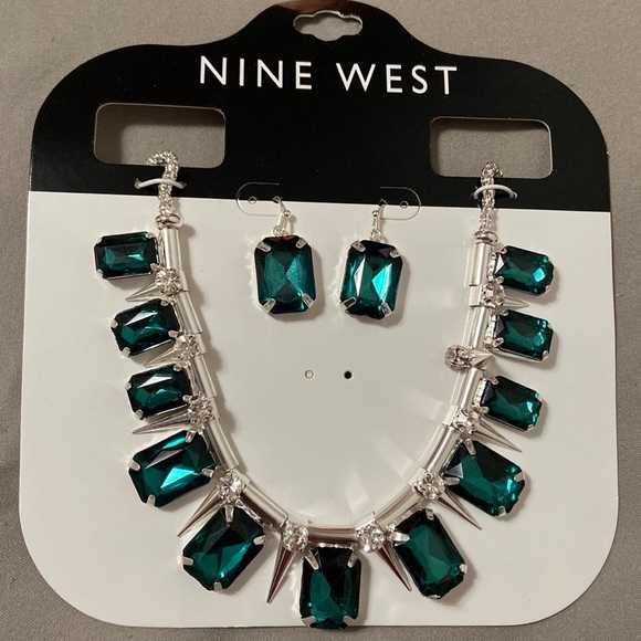 Nine West green necklace and earring set - Picture 1 of 6